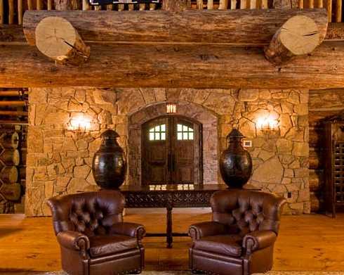 Home Interior Design Gallery on The Log Cabin Interior Design Of The Soaring Great Room Is Absolutely