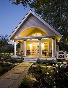 Wood Project Ideas: Bird house design cozy cottage