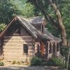 building a   log cabin